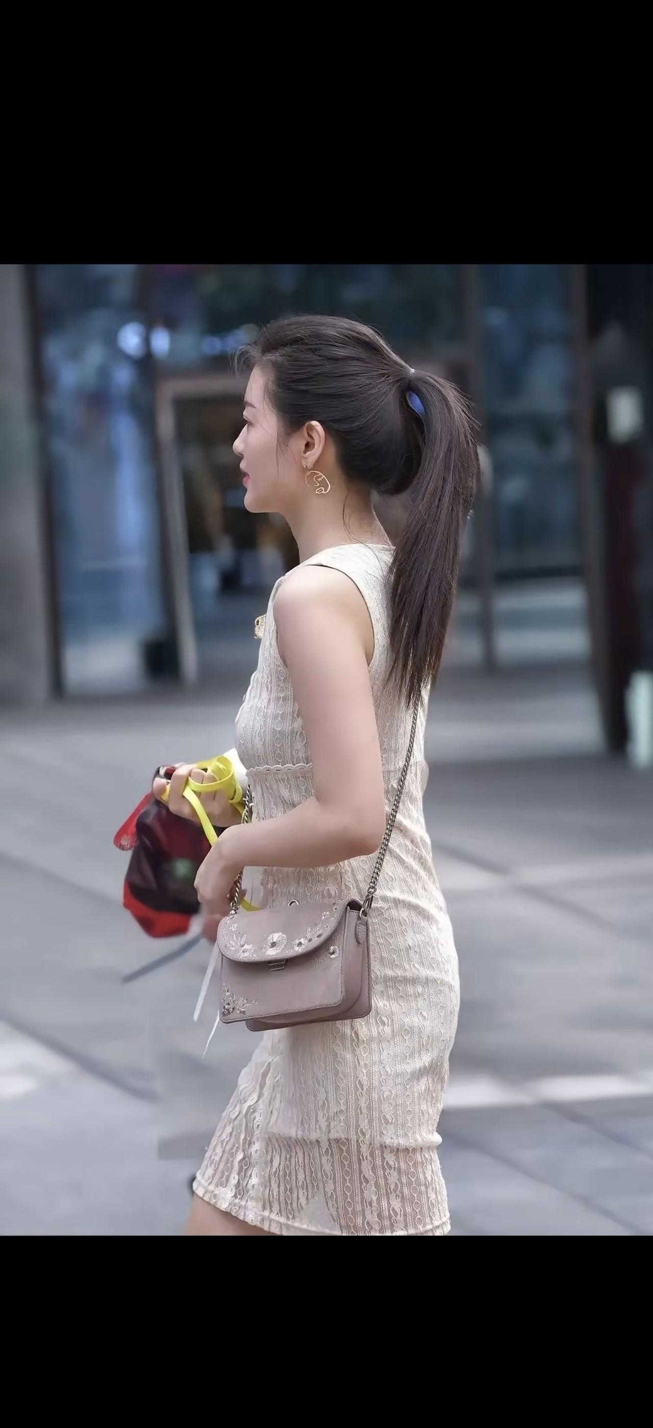 轻纱拂面，步履生莲。