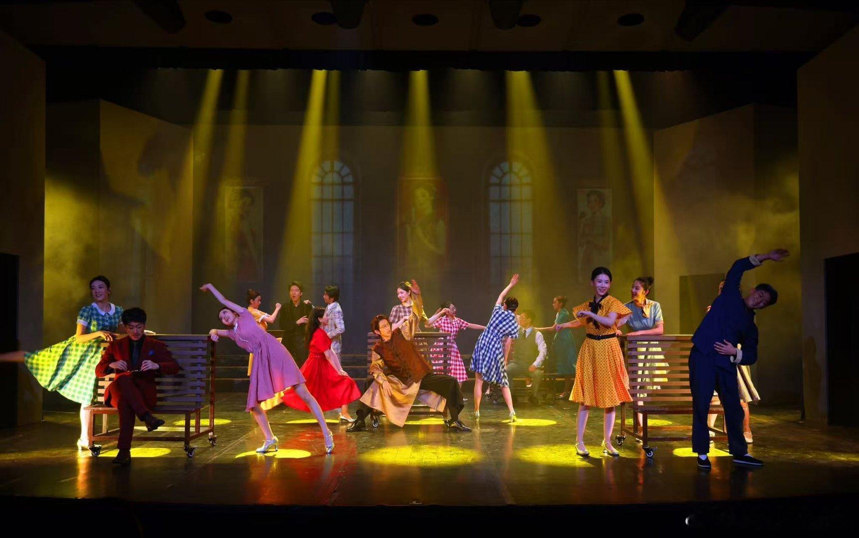 北电音乐剧班实力演绎毕业大戏《茉莉花》！在音乐剧教研室老师的带领下，用原创音乐与