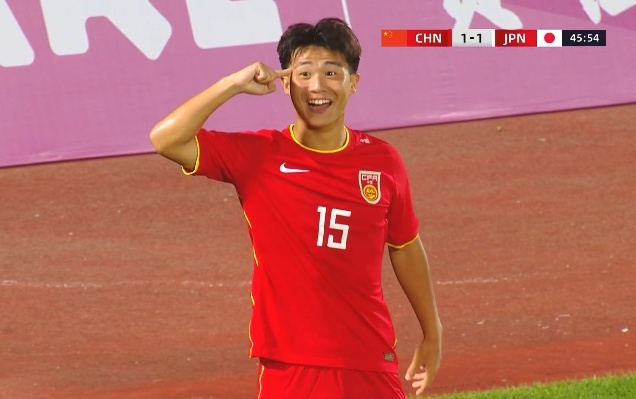 带球入场！下半场开场不到1分钟，#梁仕宇破门#！U16国少1-1日本！！#U16