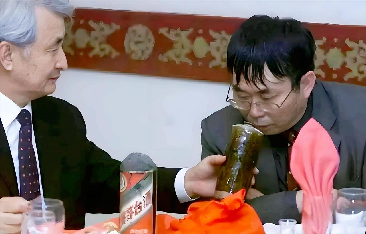 都在说聂卫平能喝 4 斤白酒？
格局小了！

他最牛的是在中日擂台赛11 连胜，