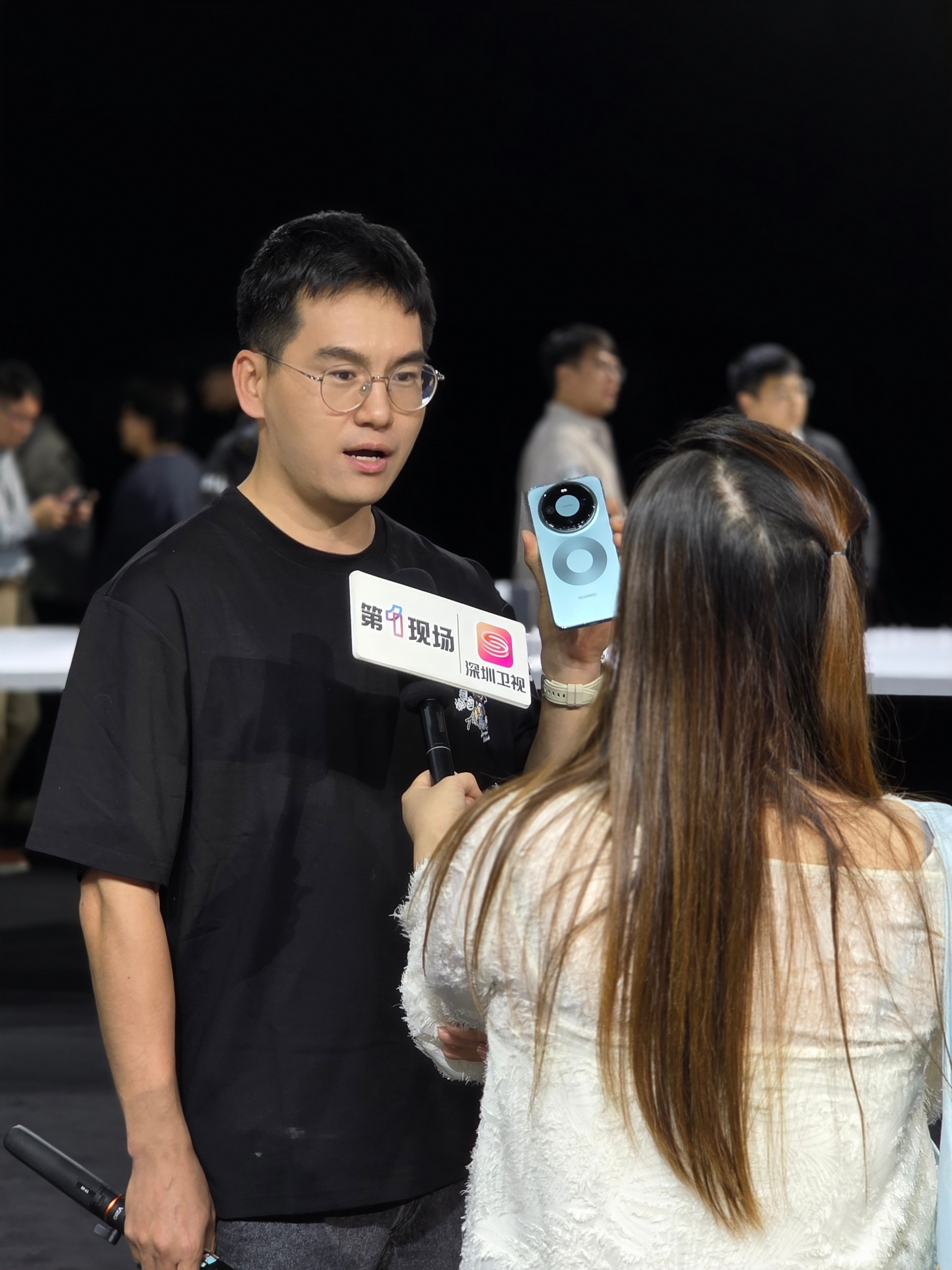 华为 Mate 80系列这一次的白色非常好看，很推荐 