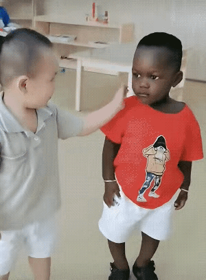 小孩子是不会有区别对待这想法的。