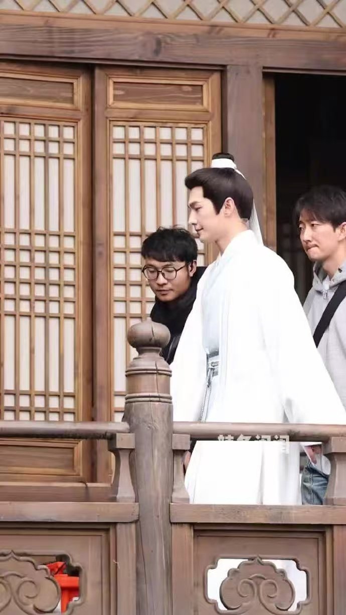 杨洋路透好高清好帅杨洋的头套杨洋路透好高清好帅，白衣书生翩翩美少年的既视感，杨洋