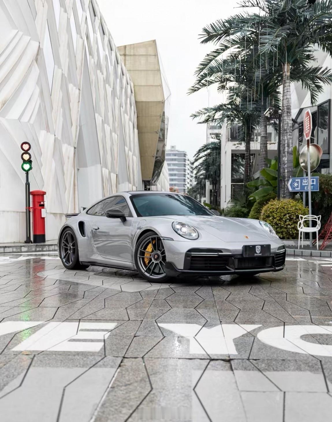 保时捷911 Turbo S 车辆于2021年11月上牌，目前仪表里程为7900