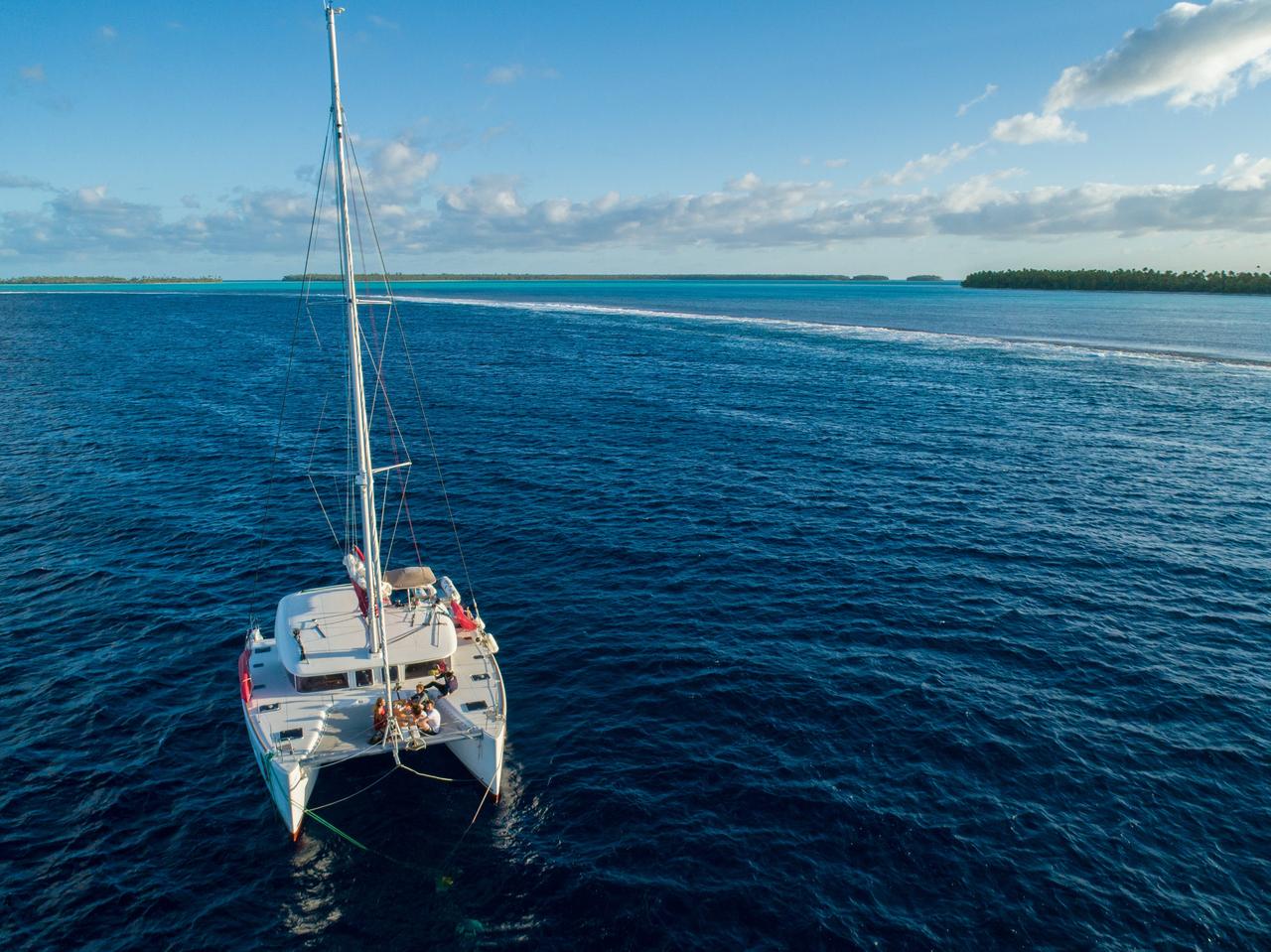 🚤 波拉波拉帆船体验与包船攻略
在波拉波拉，帆船不只是交通，更是换个角度看奥特