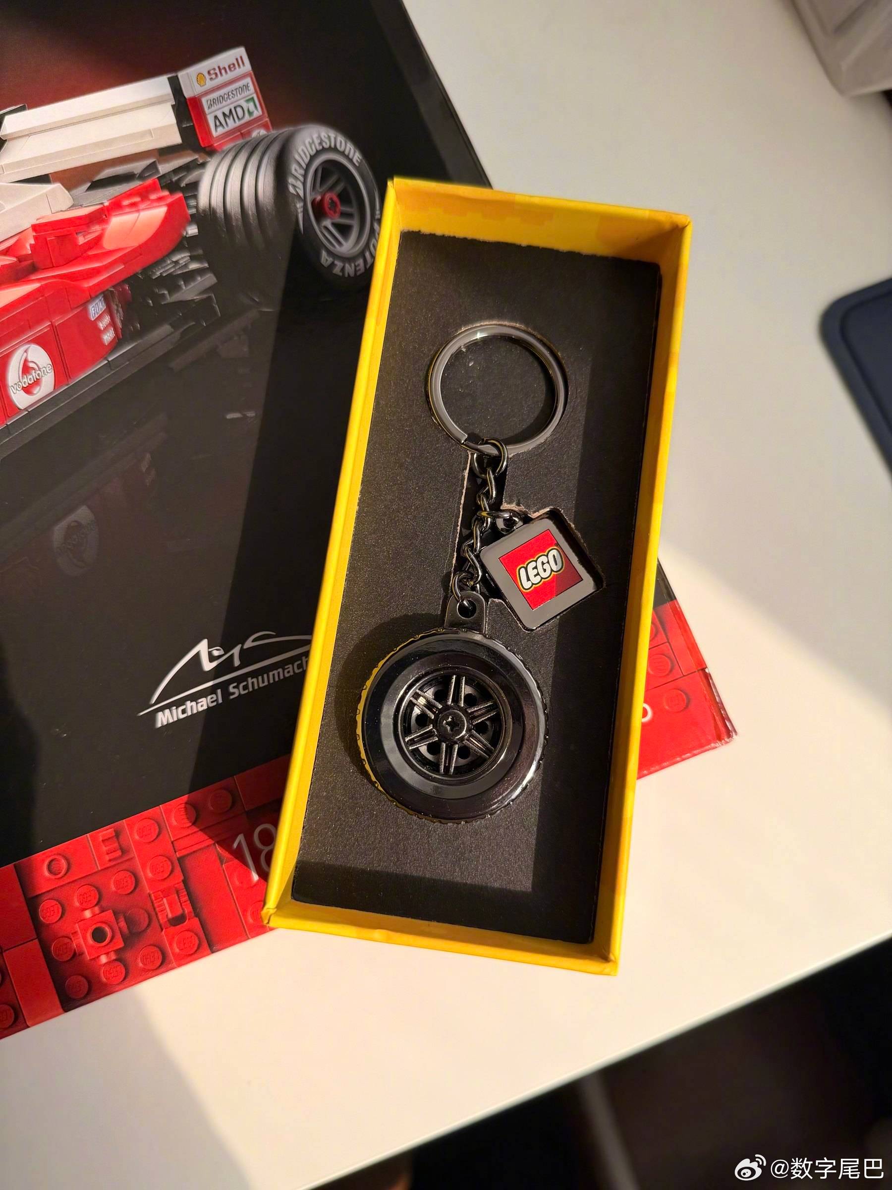 尾巴生活趁 F1 上海站应个景北极熊 shine 