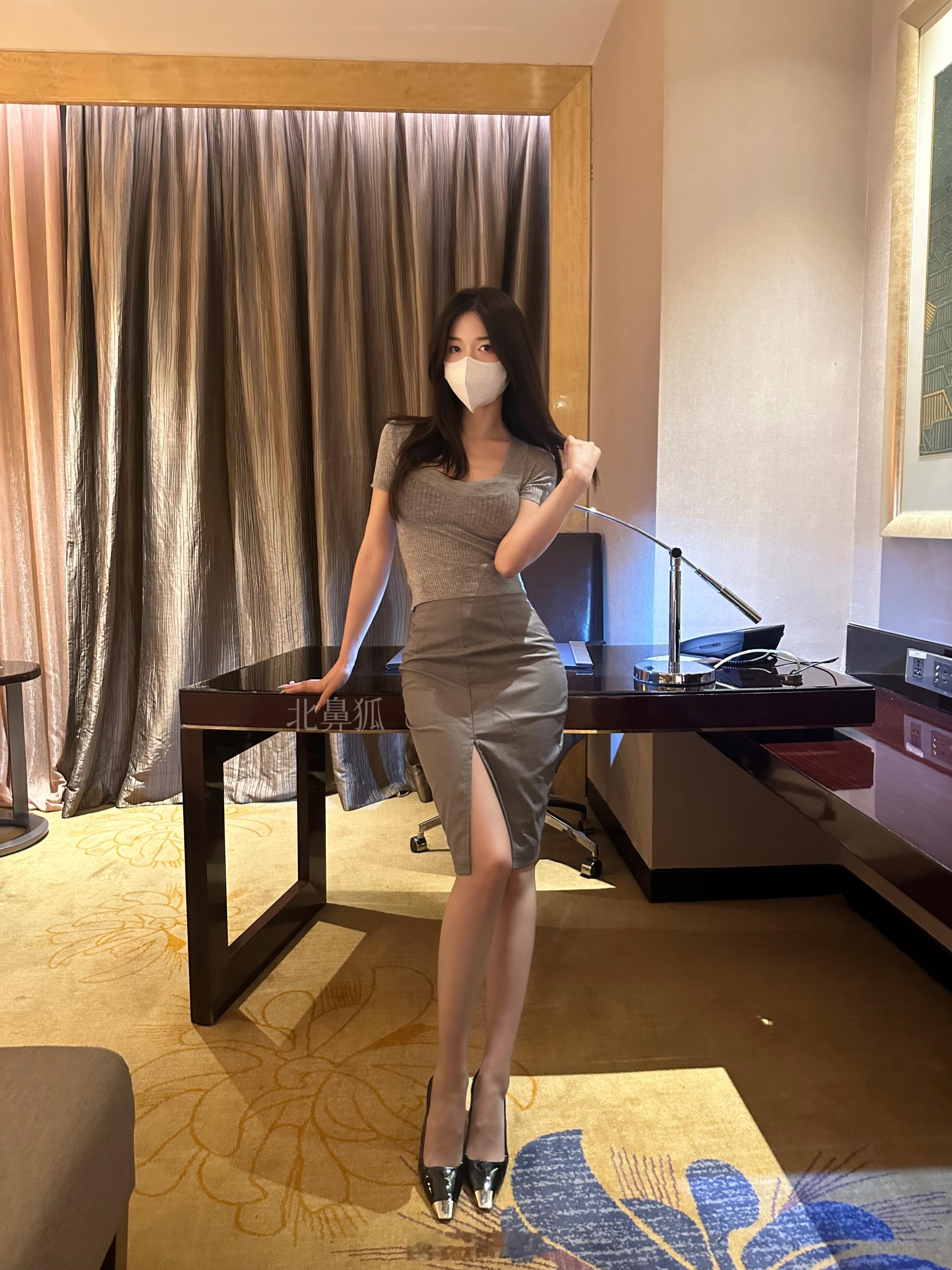 灰色系涞觅润丝ootd今天穿什么 ​​​