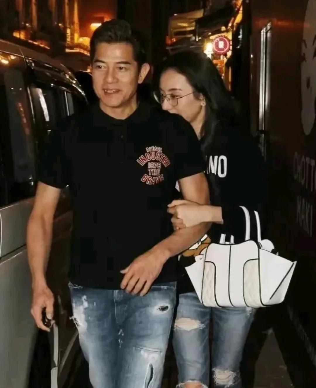 终于懂了郭富城为何最终选方媛做妻子，看两人私下逛街的样子，方媛那份小鸟依人的模样