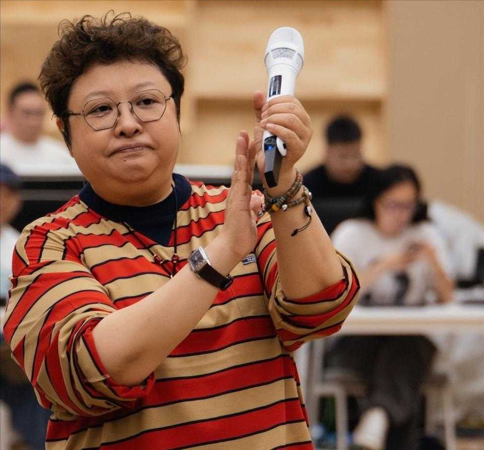 谁能想到，深耕公益20年的韩红，差点被一条假谣言逼入绝境！   一句现...