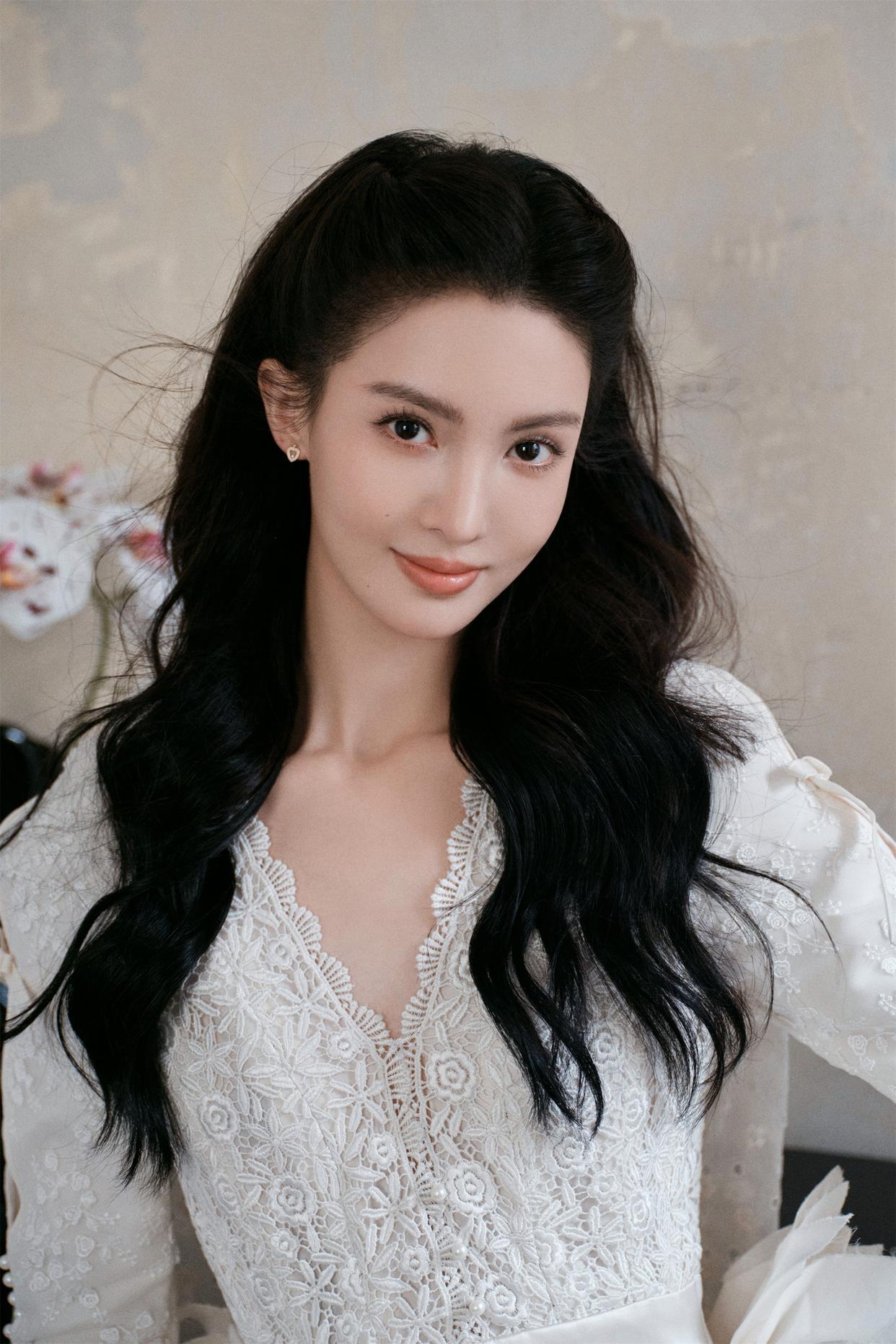 娱乐圈再度爆出私生活相关流言，演员金晨被网传出国生子，各类匿名爆料、零散截图在社