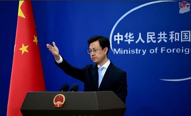 马克龙受到奇耻大辱后，转头对中国提出两个请求，特朗普紧急摊牌

2026年1月达