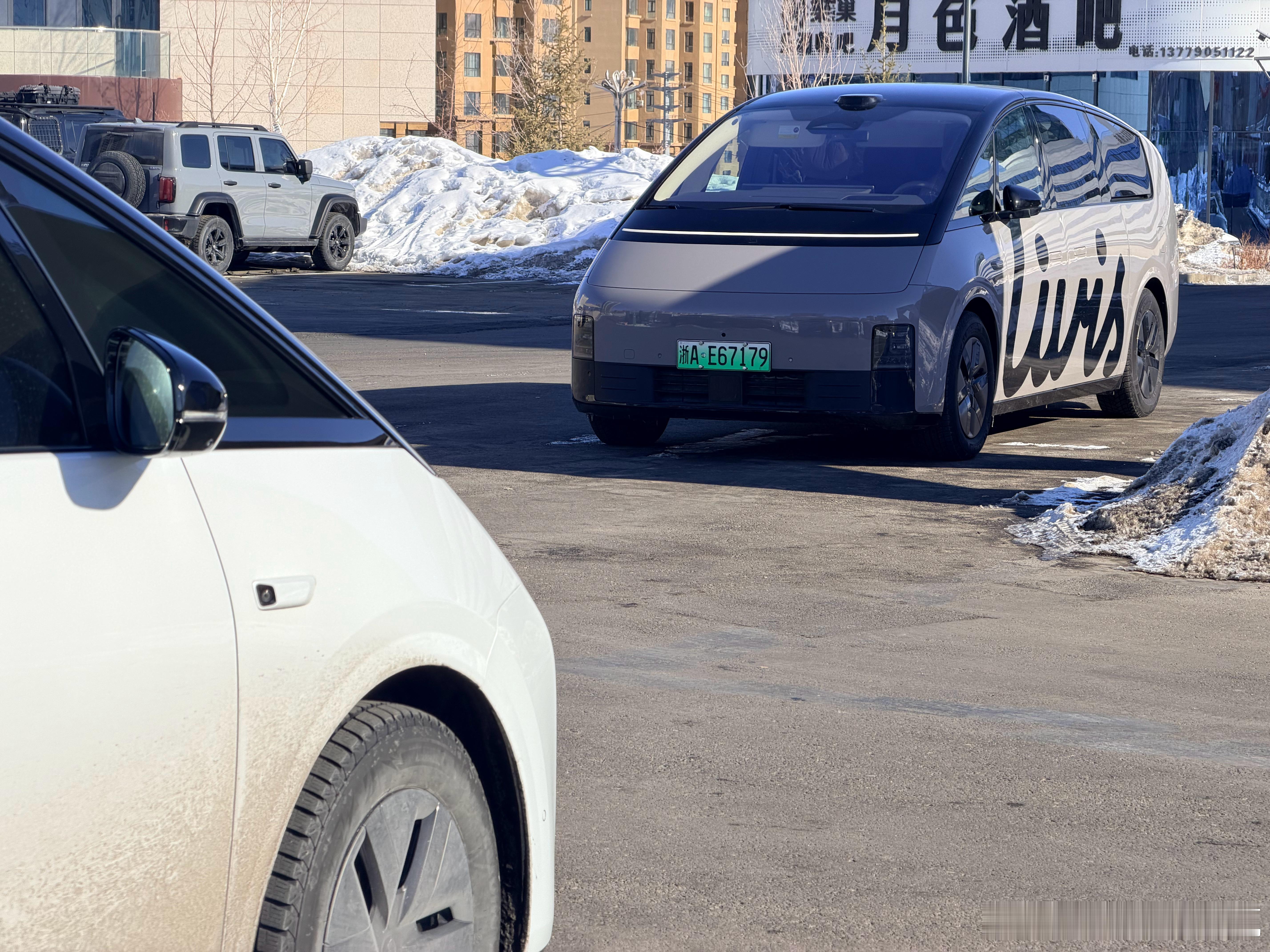 刚才在阿勒泰5C给兄弟MEGA充个电直接可以抽三次奖！看看能不能抽到电卡给大家抽