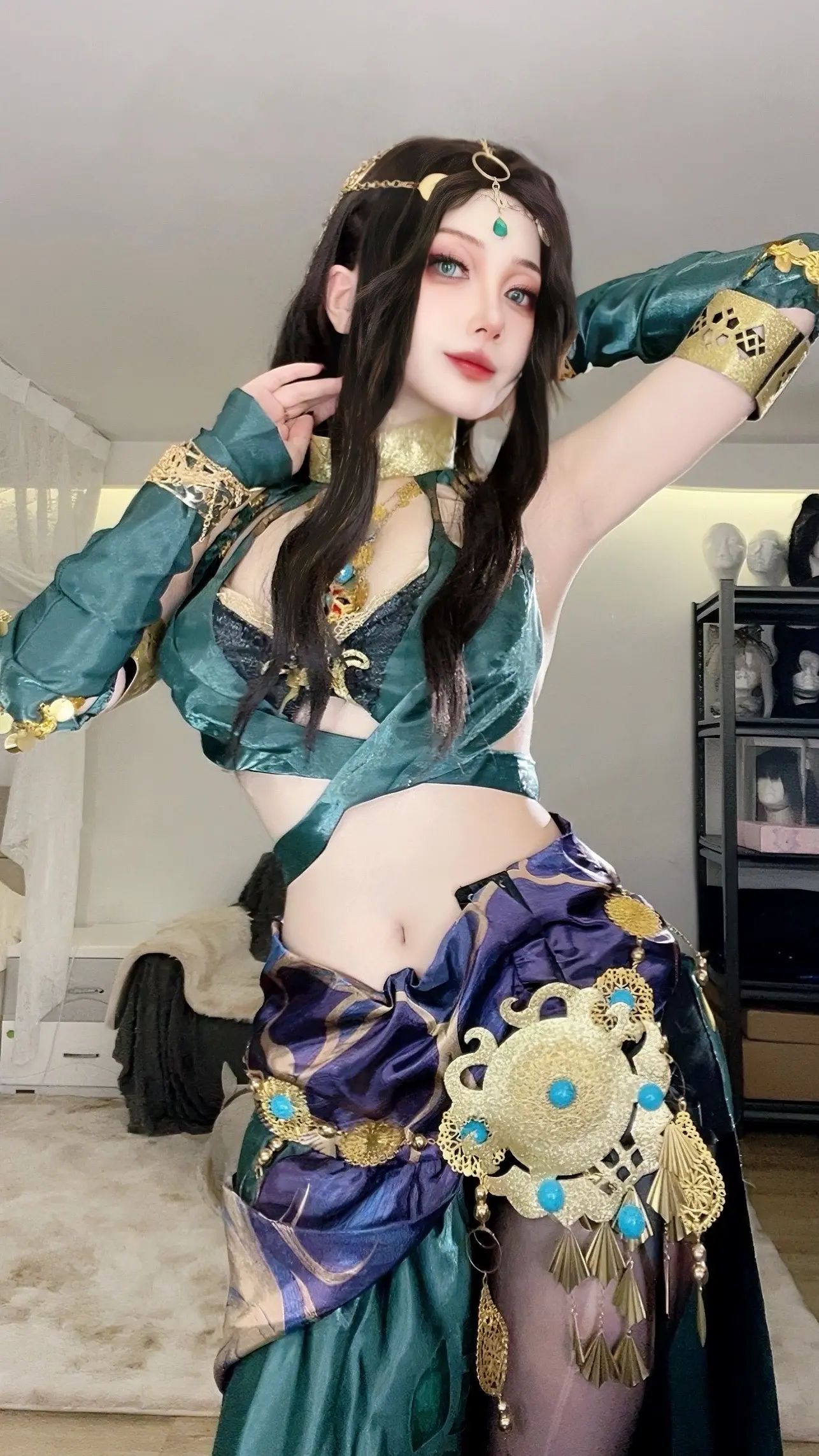 迦南绝代风华。你以为我穿成这样是为了取悦你吗？你猜对了亲爱的