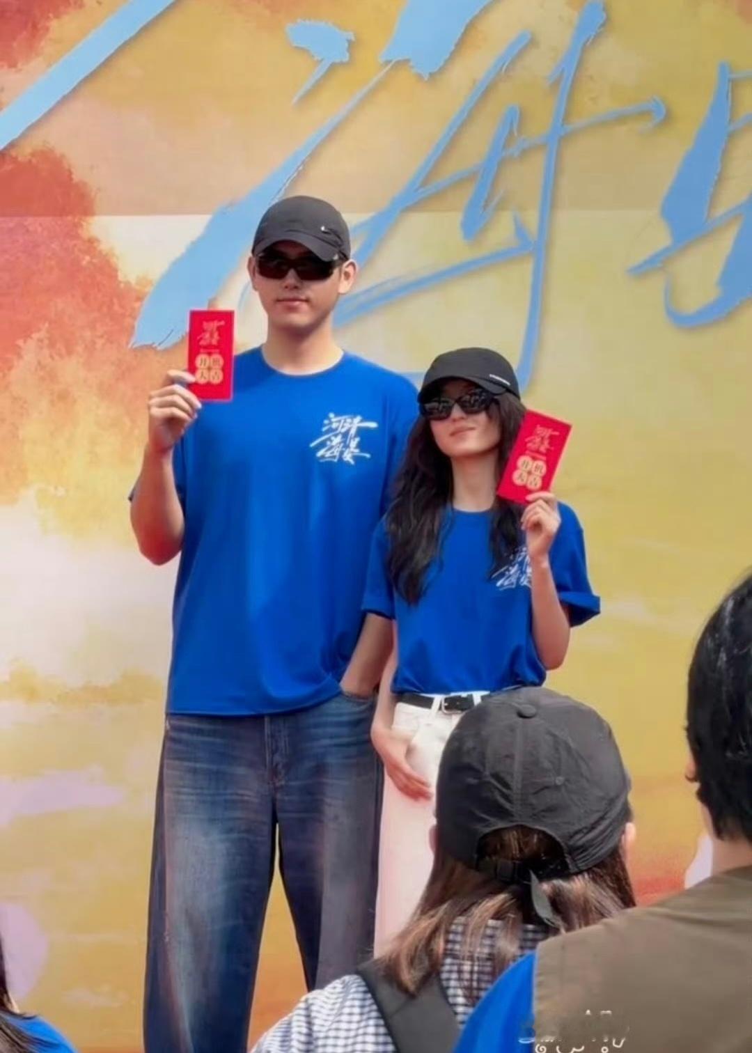真让阿瑟演上阿sir了 《河清海晏》路透里，你会忘记他是陈飞宇。宽肩撑起制服的轮
