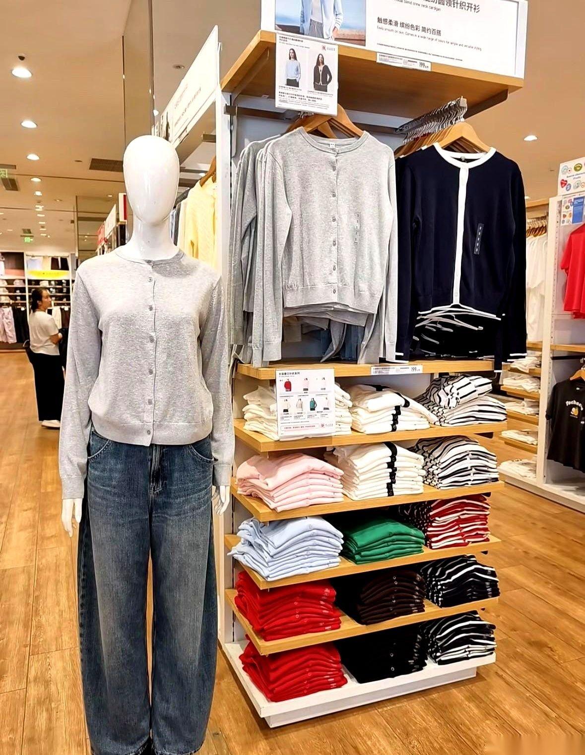 你知道那种感觉吗？
在优衣库的镜子前，突然被自己帅到的感觉。
就那么一件平平无奇