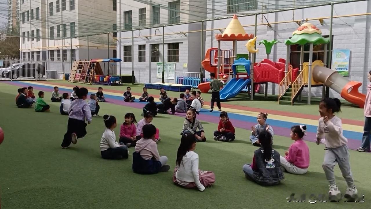 开学季幼儿园里的“分流”真相，太现实了！🏫

最近去幼儿园转了转，发现个挺有意