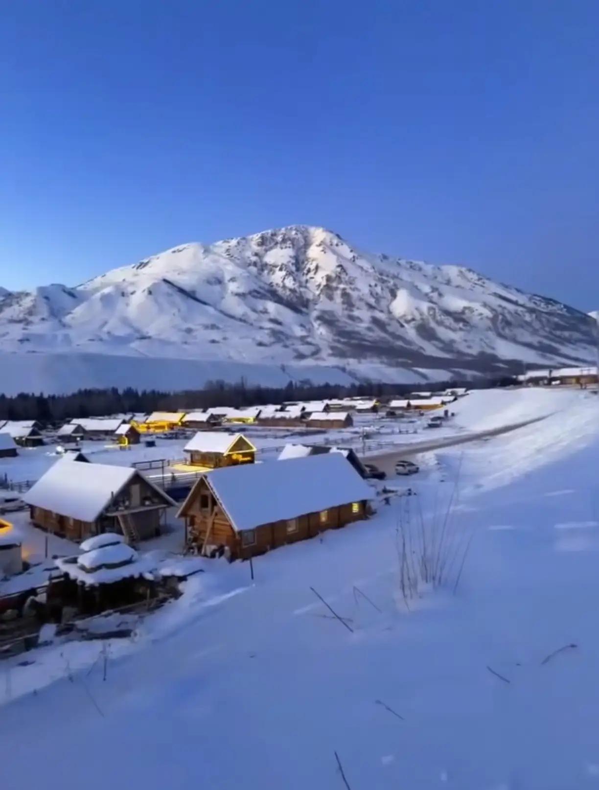 新疆禾木的“雪景房”民宿房价目前直接从3868元/晚飙升至9868元/晚，但即便