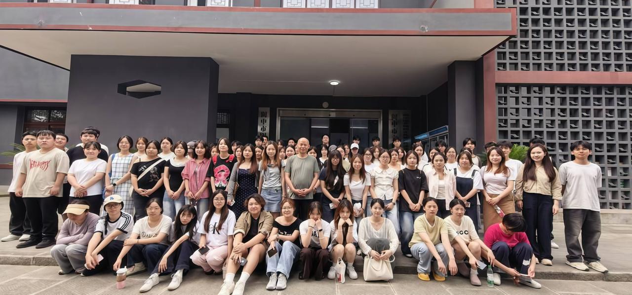 ［快讯｜非遗研学进古城 阆中门神画传承添青春力量］

6月16日，南充文化旅游职