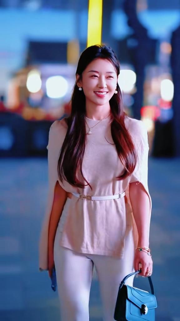 街拍韩艺，跟着艺姐学穿搭。街拍时尚穿搭 ，街拍美女。 街拍 洋气街拍穿搭