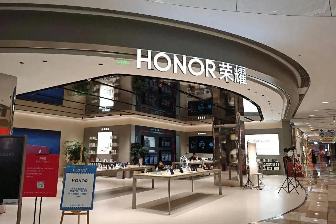 荣耀换帅后能否超越华为? ！
2025年1月17日，荣耀宣布换帅，赵明因个人原因