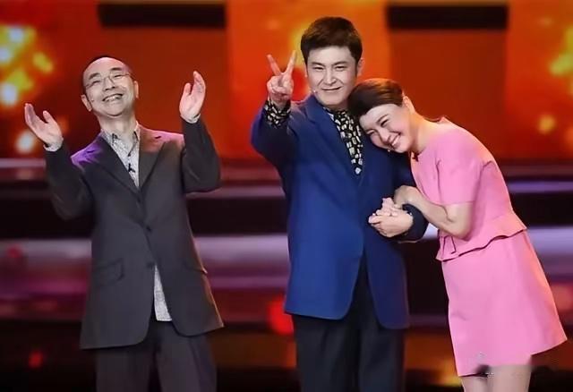 辽宁卫视晚间欢乐节目重播闫学晶与孙涛的经典小品，这一动作并非偶然，而是释放出明确