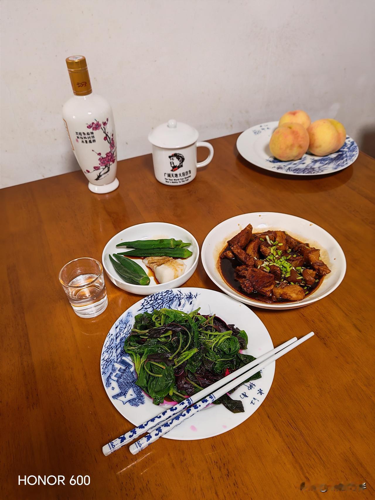 73岁单身老男人中午啤酒小炒肉，一把葱花，满屋飘香。一小块糟卤鳕鱼，食欲大开。