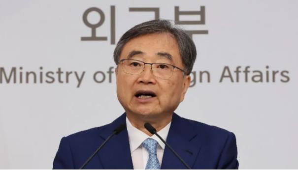 看懂李在明眼色后，韩外长对华表态变了，用4字定调中韩关系！

韩国外长赵显在8月