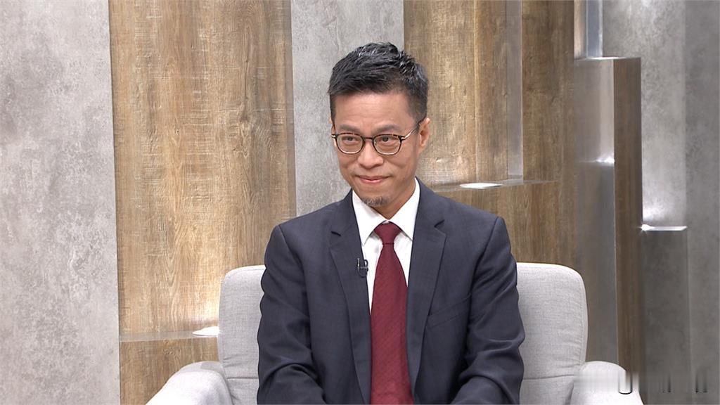 黄重谚叫嚣：“全程掌握福建号行踪”

针对福建号昨航经台湾海峡，台安全机构谘委黄