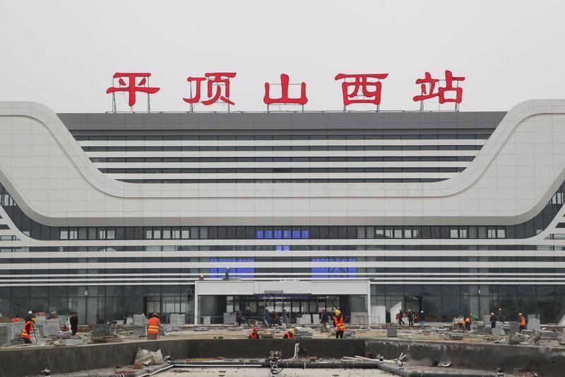 你发现没有，高铁经济时代一个普遍存在的现象。在河南，高铁的红利分配呈现出显著的“