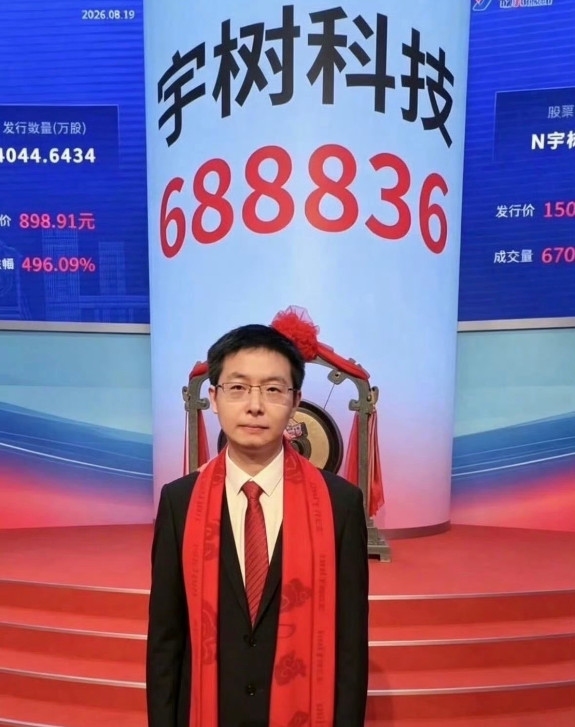 宇树股价正式腰斩民用仿生机器人在国内存在一个悖论，如果允许使用，那它的功能一定不