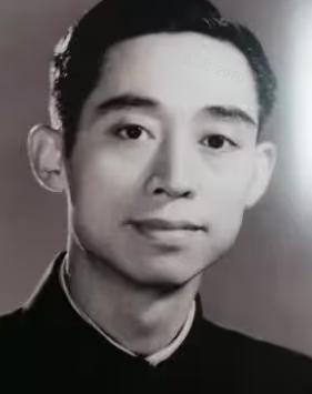 桑弧（1916年12月22日—2004年9月1日），原名李培林，出生于上海市，原