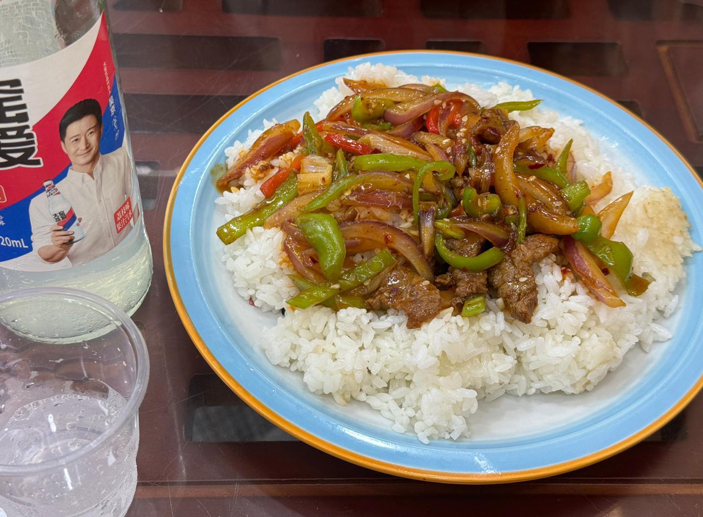 孜然牛肉盖饭，18一份，咋样[馋嘴] ​​​