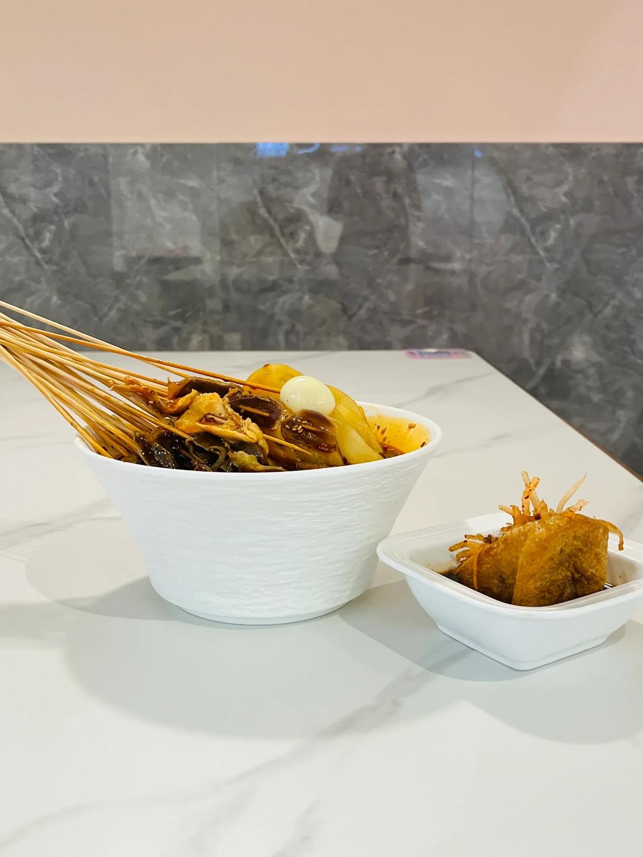 乐山土著真诚建议！


乐山这几年真滴好火好火，路越来越堵，队越排越长哈哈哈，也