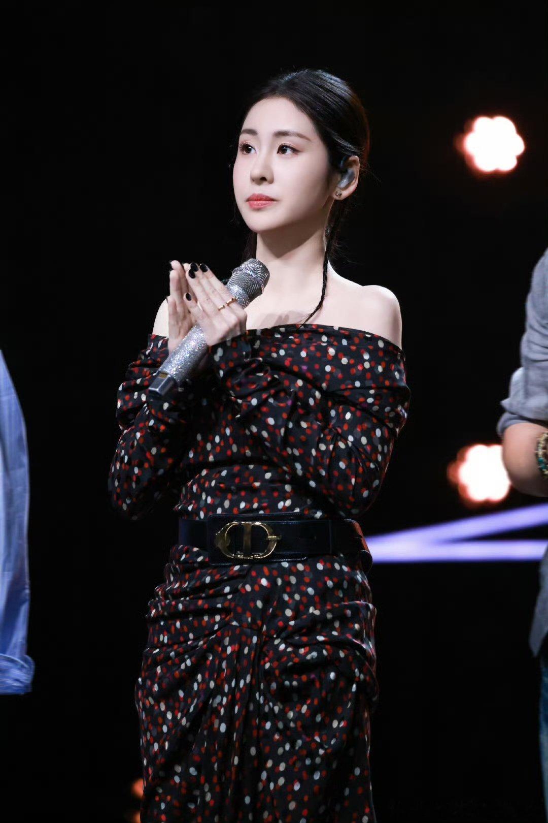 碧晨ost女王杀回来了 唱功和情感双在线，高音爆发力十足，气声又细腻动人，她的O