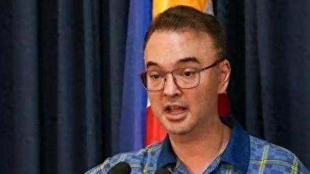 拉克森针对卡耶塔诺的贪腐调查是双方政坛互撕升级的结果，目前已移交监察专员进入正式