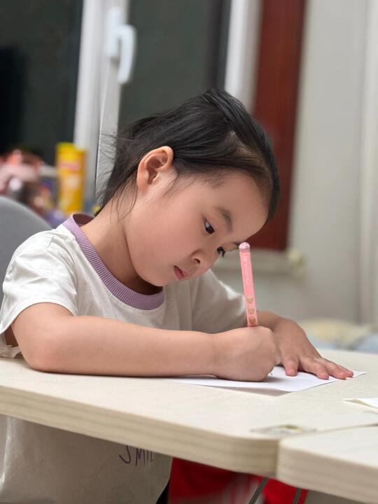 如何让孩子平静地坐下来看书学习？