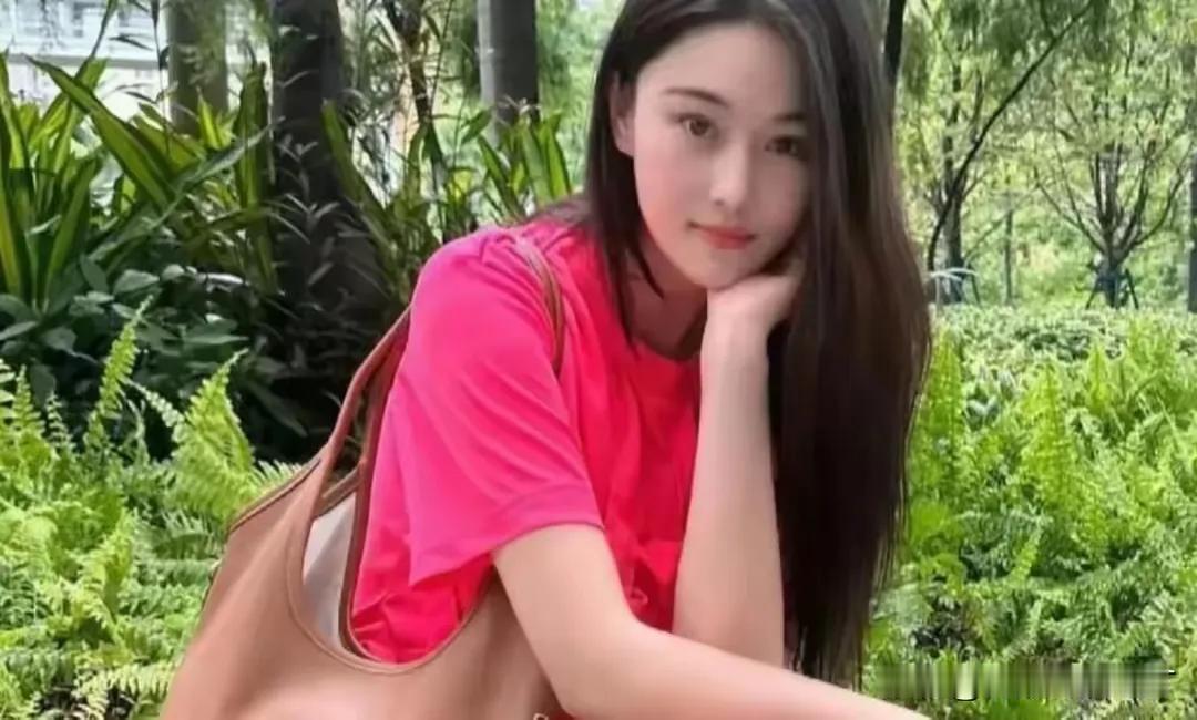 张馨予虽然人美心善，却一直没人喜欢，从她结婚以后人气来了。会打扮，会画画，会种菜