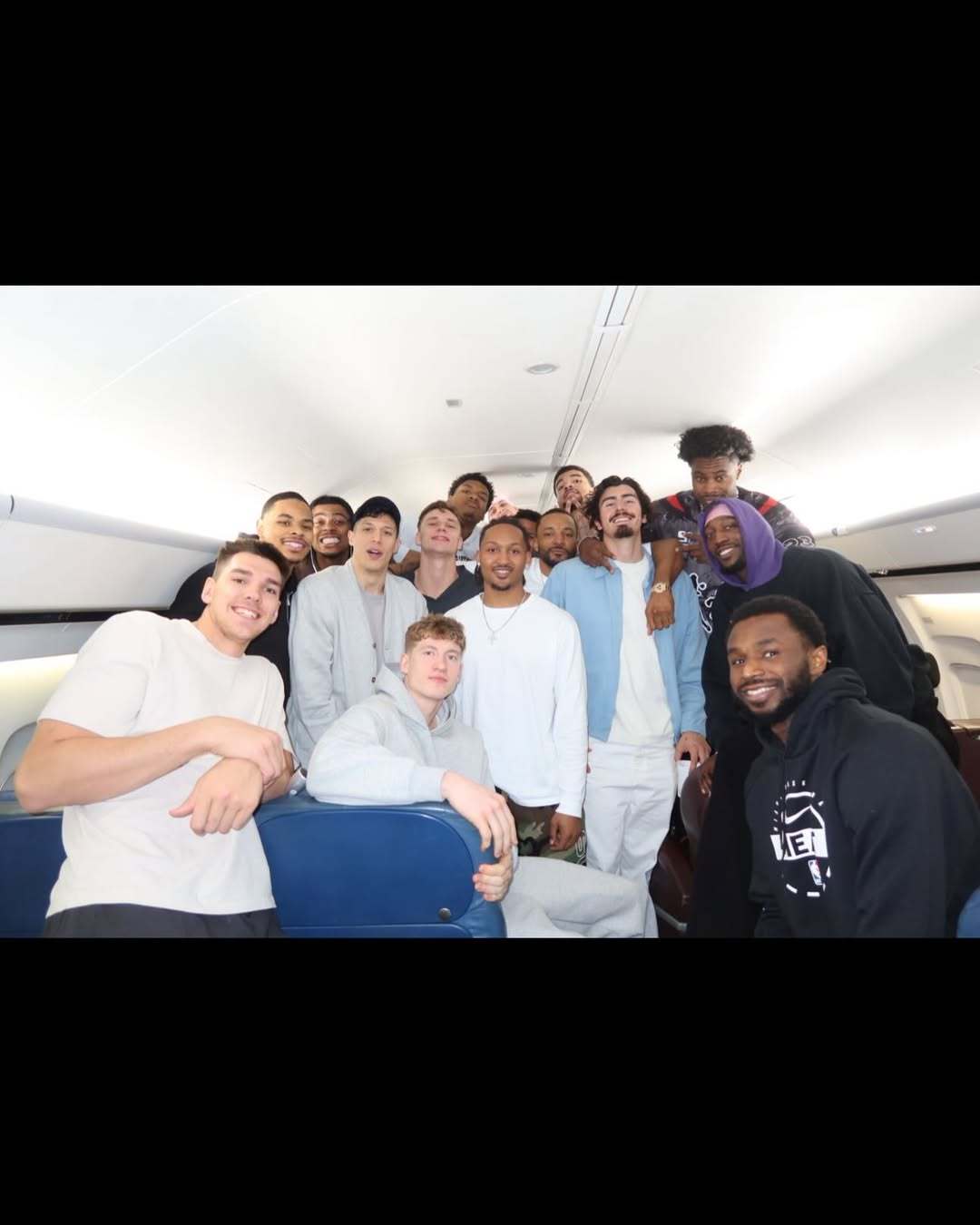 此前，拉尔森晒出一组照片回顾自己NBA生涯第二季，并且配文道：“Second y