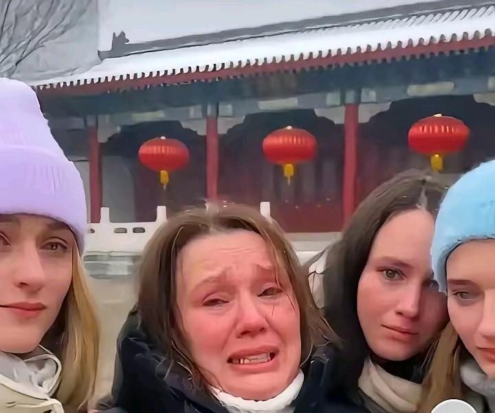 这是一位乌克兰母亲的心愿，他希望自己的三个女儿今后都能嫁到中国，不需要有房，也无