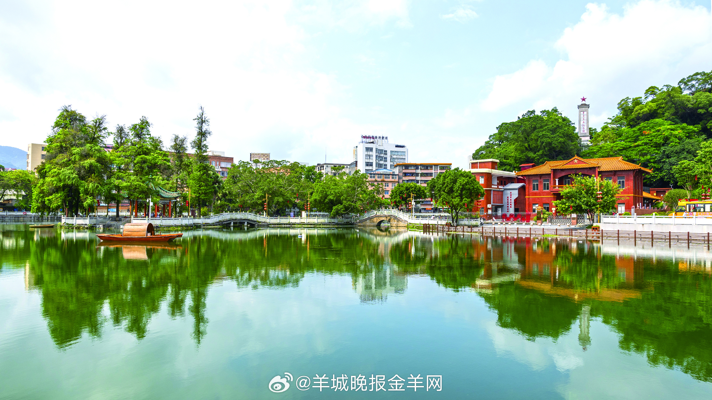 #早安#好好接纳自己，肯定自己，以积极心态拥抱日常，便是最踏实的幸福。 ​​​