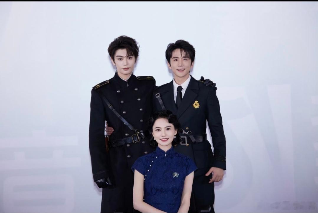 丁禹兮 姜珮瑶关键是她发了这么多人的合照和长文，没有一个人给她评论，唯独没有合照