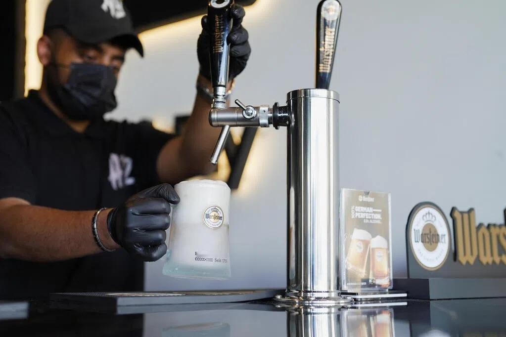 为摆脱石油依赖，沙特阿拉伯拟放宽高级居留条件，涵盖房产买家、精英学生及富豪。 （