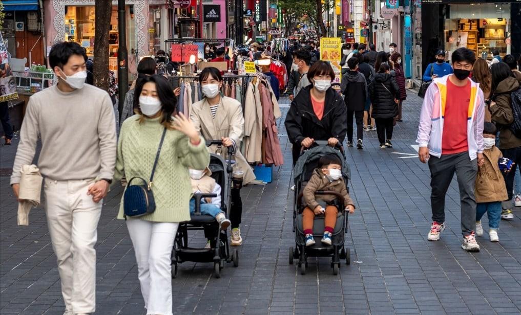 韩国生育率突然上升！
症结到底在哪里，不是不想结婚，
而是女性......

2