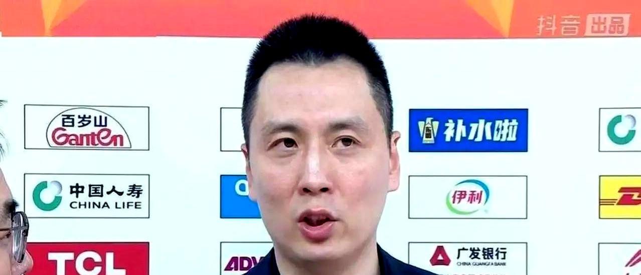 当灯光压下来时，第五场在上海开打，主场想把系列赛定格在4:1，上海得动刀子。
第