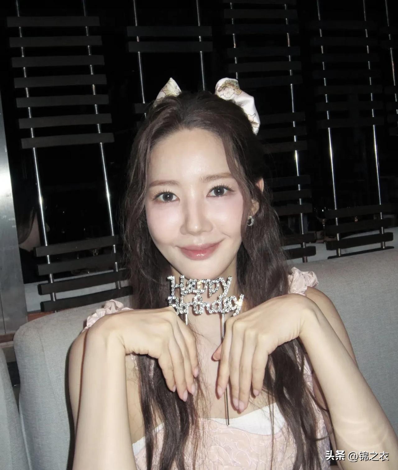 我的天呀，这居然是朴敏英，曾经的她多么漂亮，多么清纯，现在怎么这么瘦了，所以美女