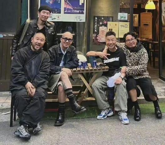 具俊晔讲述名人的生老病死，搞笑明星小S重返综艺节目后，晚上街头买醉？
大S是一个