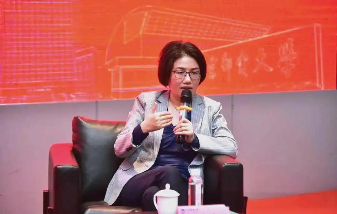发现一个特别讽刺的规律：但凡中国科技有重大突破，快摸到美国霸权天花板了，第一批跳