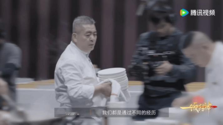 一饭封神大厨兑现了对小厨的托举一饭封神看《一饭封神》的时候，最戳我的就是大厨们下
