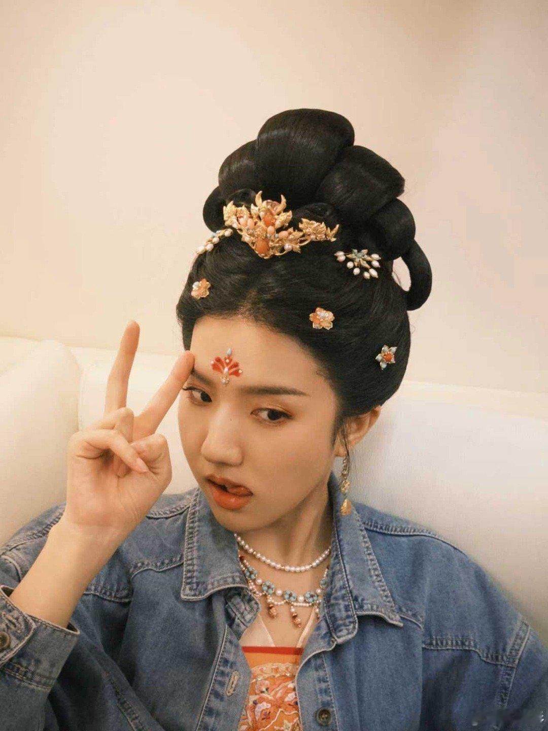 就苏晓彤这个顶级女本位爽 世人都笑仵作晦气，她却要修出一条自己的路。苏晓彤的楚楚