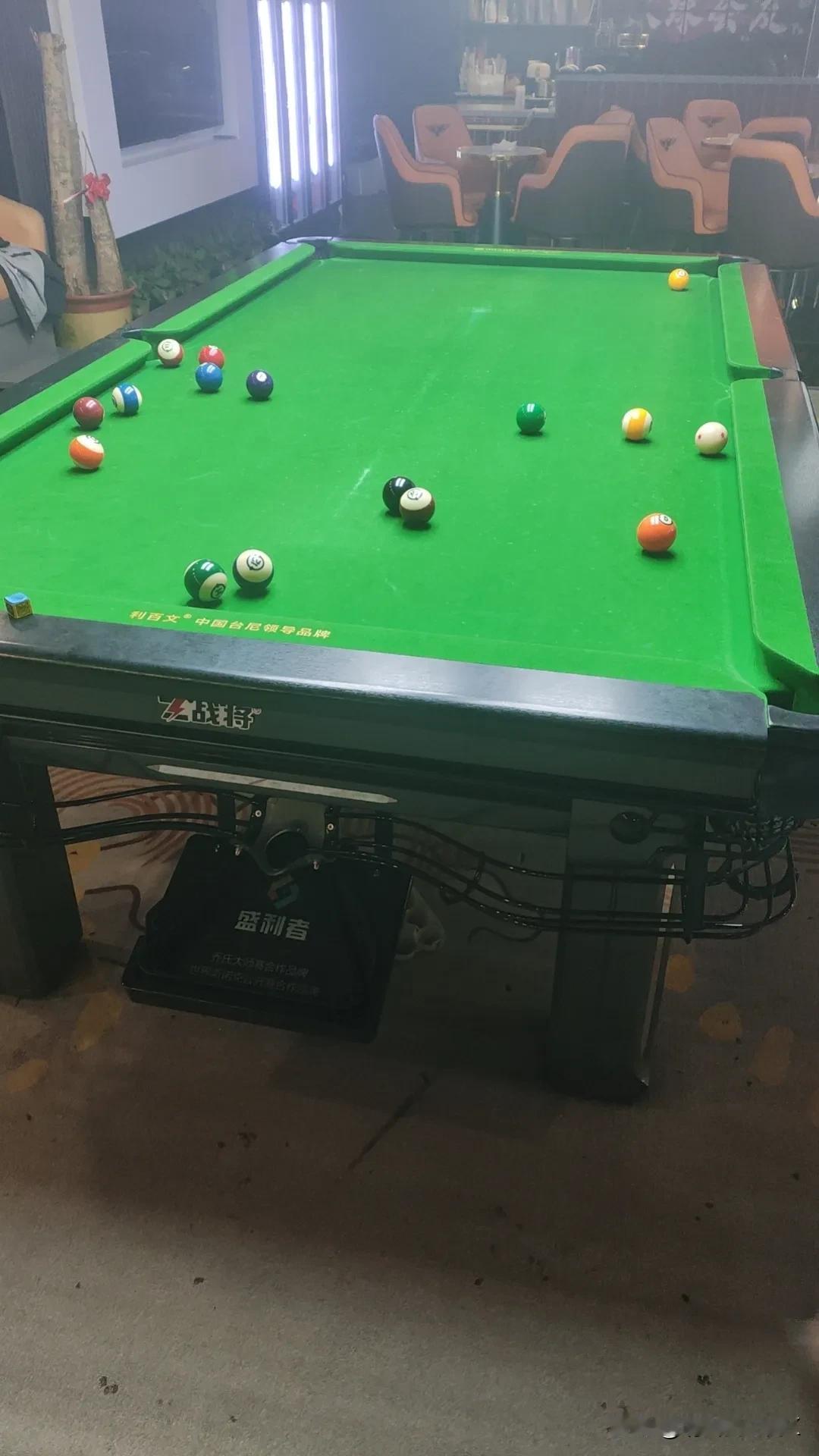 打台球娱乐一下